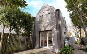 Central City Entire House 2 Bedroom Free Carpark